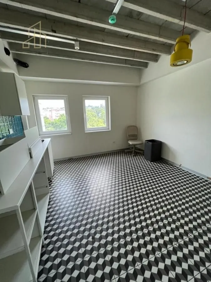 Rent, office space, 2000m², Voždovac Sve Podlokacije, Beograd