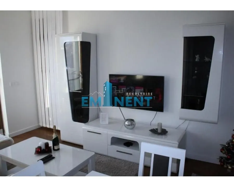 Izdavanje, dvosoban stan, 40m², Lipov Lad, Zvezdara Sve Podlokacije