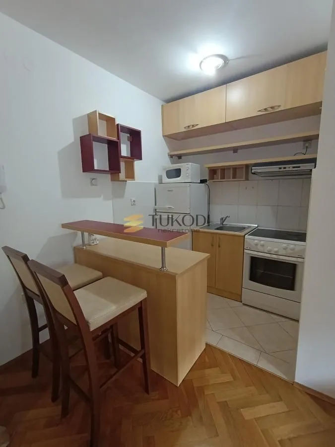 Izdavanje, garsonjera, 25m², Grbavica, Novi Sad Sve Podlokacije