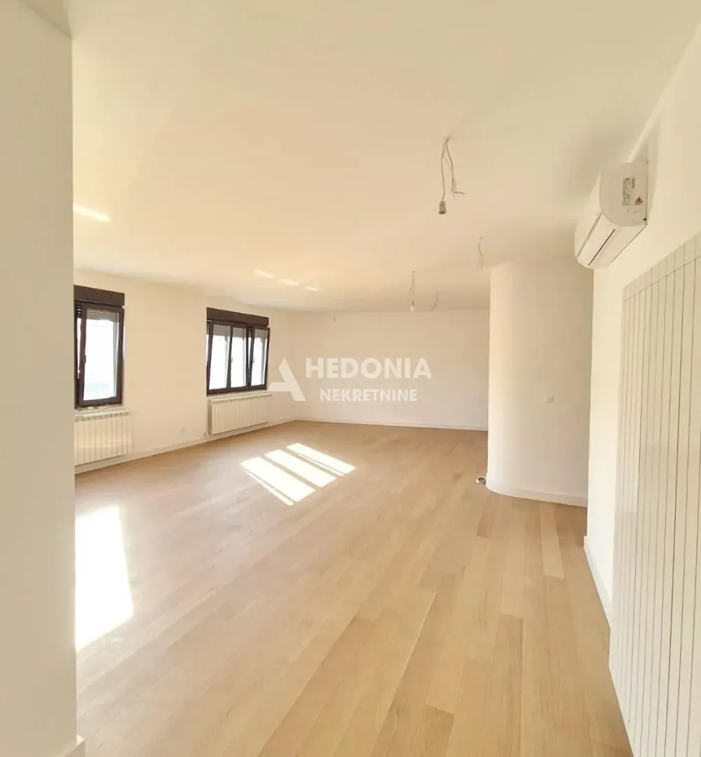 Prodaja, četvorosoban stan, 127m², Zemun Centar, Zemun Sve Podlokacije