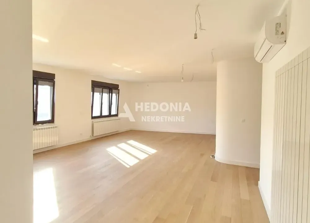 Prodaja, četvorosoban stan, 127m², Zemun Centar, Zemun Sve Podlokacije