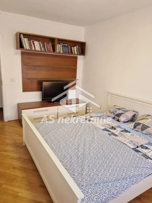 Izdavanje, četvorosoban stan, 102m², Vračar Hram, Vračar Sve Podlokacije