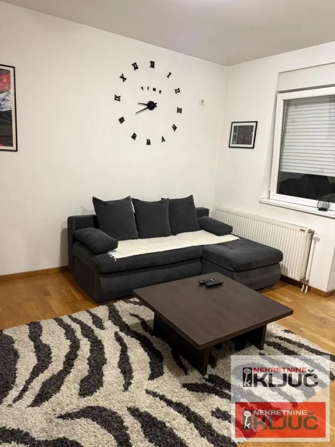 Izdavanje, garsonjera, 27m², Bulevar Oslobodjenja, Novi Sad Sve Podlokacije
