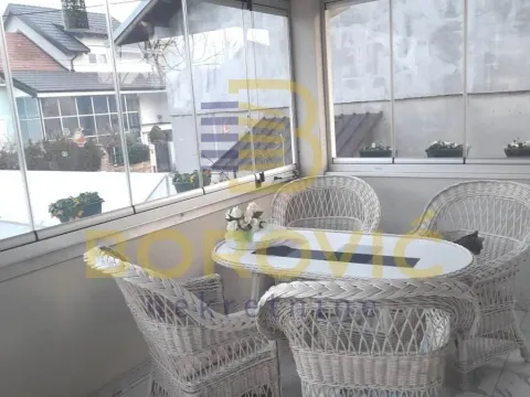 Prodaja, kuća, 350m², Surčin, Beograd - image 9