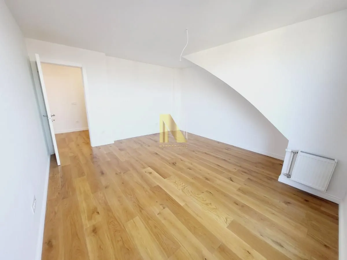 Prodaja, četvorosoban stan, 170m², Grbavica, Novi Sad Sve Podlokacije