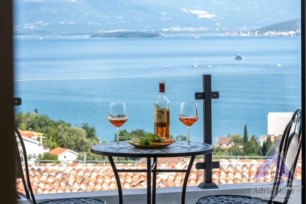 Prodaja, kuća, 420m², Đenovići, Herceg Novi