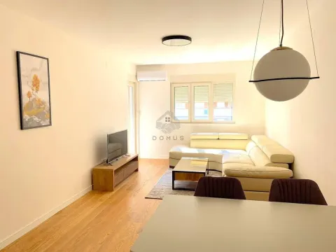 Izdavanje, dvosoban stan, 70m², Central Point, Podgorica - image 2