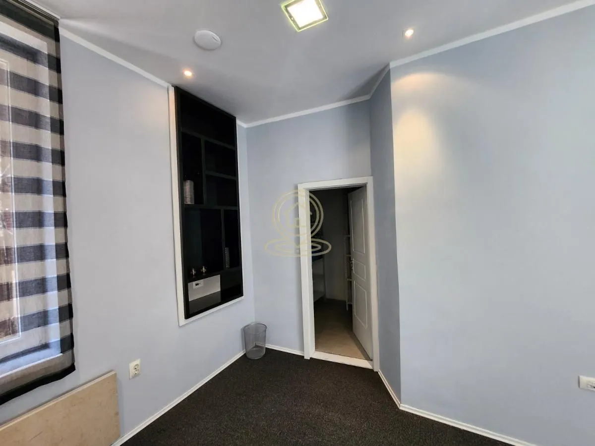 Izdavanje, poslovni prostor, 80m², Stari Grad, Beograd