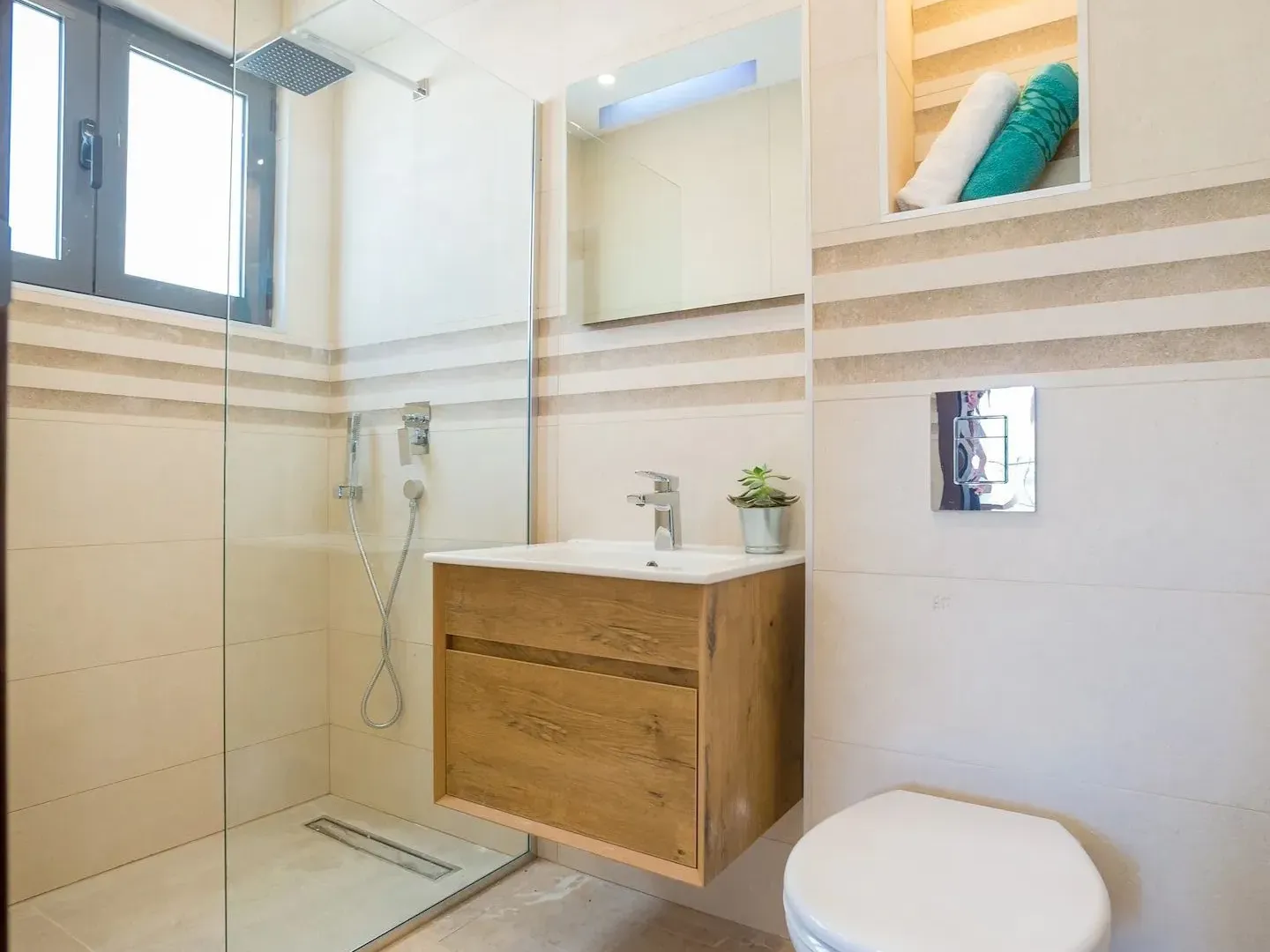 Sale, house, 170m², Bečići, Budva
