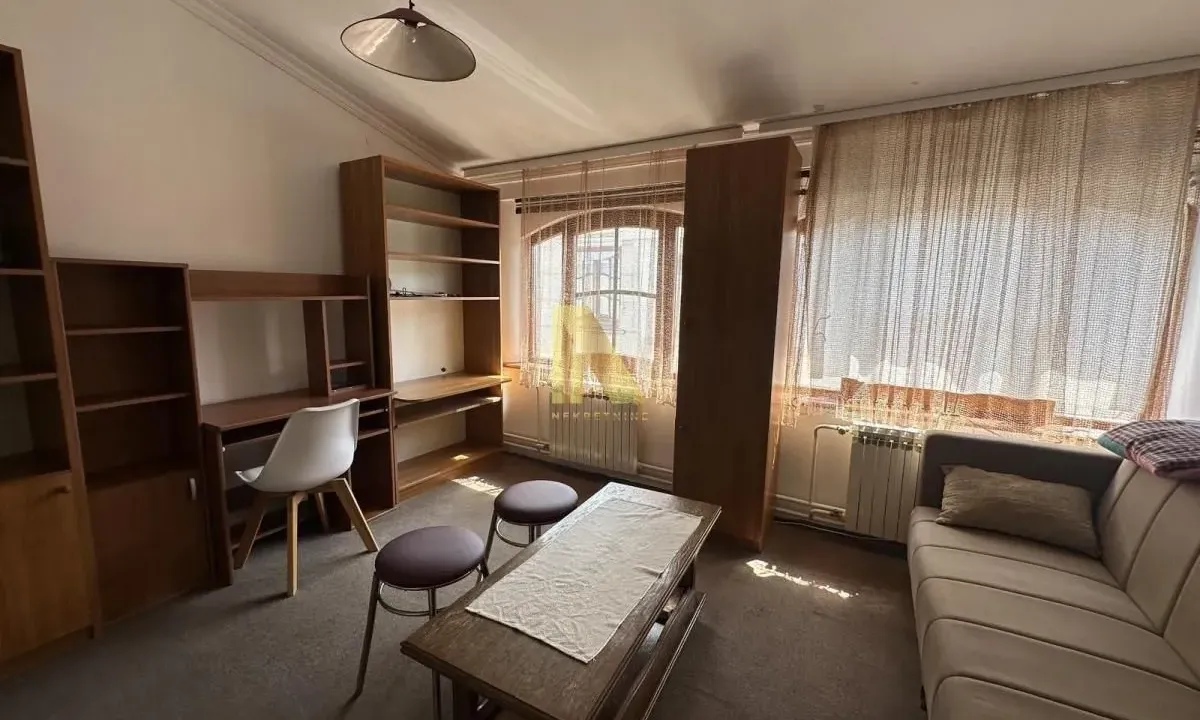 Izdavanje, garsonjera, 28m², Centar, Novi Sad