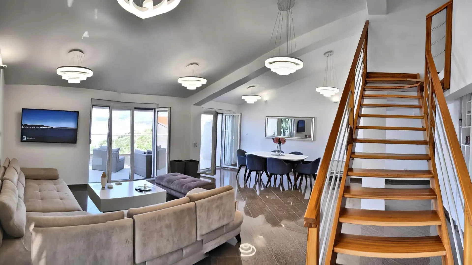 Izdavanje, trosoban stan, 150m², Pržno, Budva