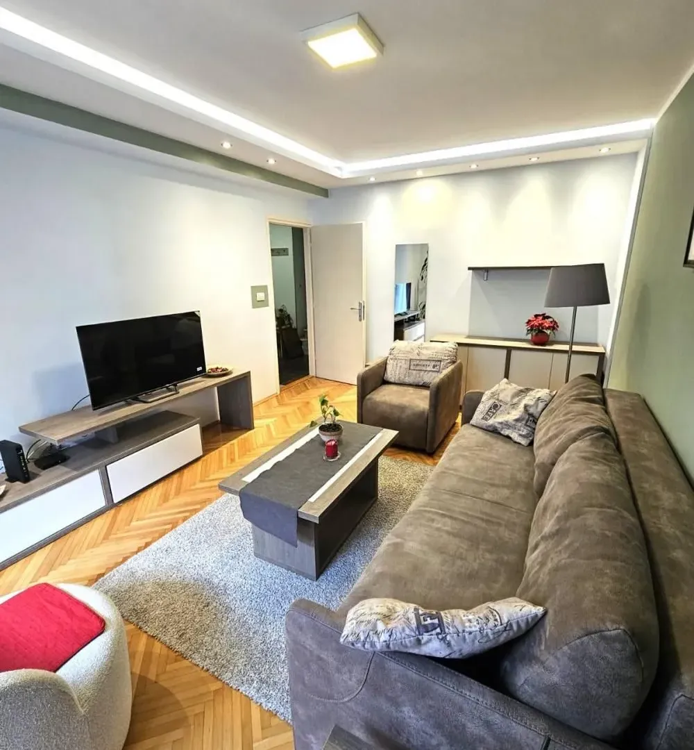 Izdavanje, dvosoban stan, 54m², Savski Venac, Beograd