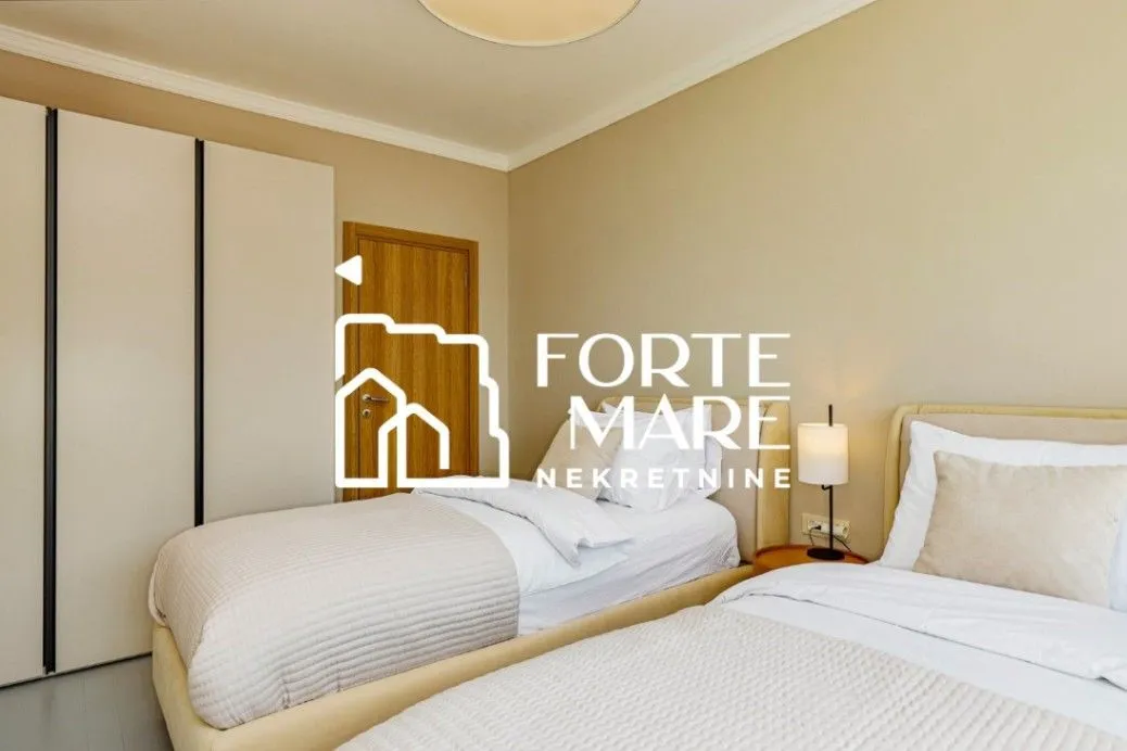 Sale, three bedroom apartment, 158m², Dobrota, Kotor