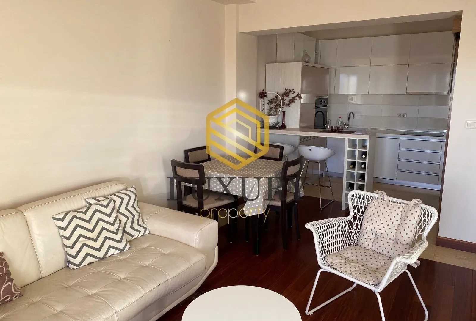 Izdavanje, jednosoban stan, 53m², Centar, Podgorica