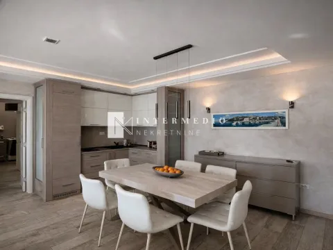 Prodaja, četvorosoban stan, 106m², Centar, Herceg Novi - image 13