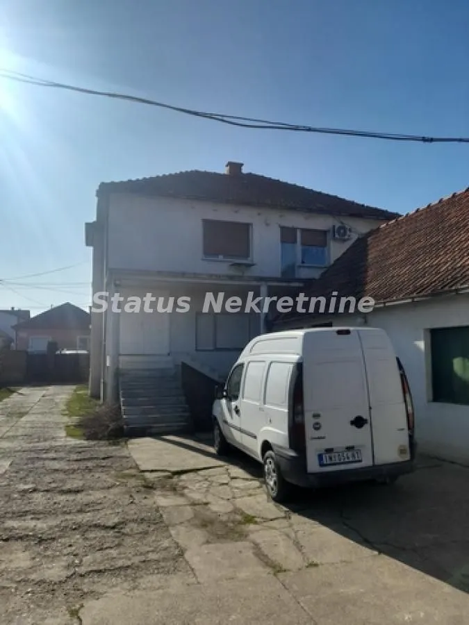 Prodaja, kuća, 180m², Centar, Inđija