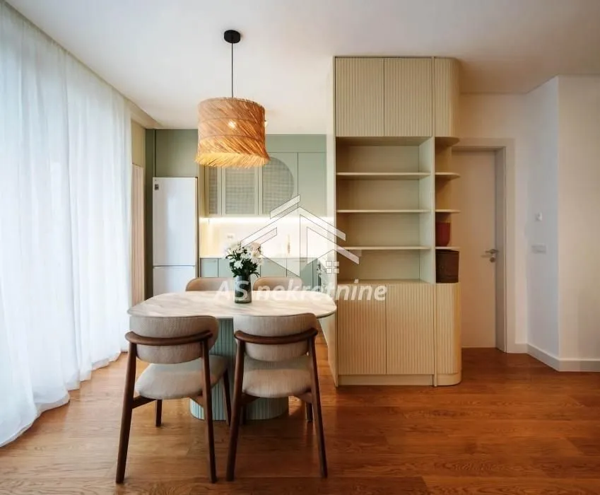 Izdavanje, trosoban stan, 100m², Vračar Sve Podlokacije, Beograd