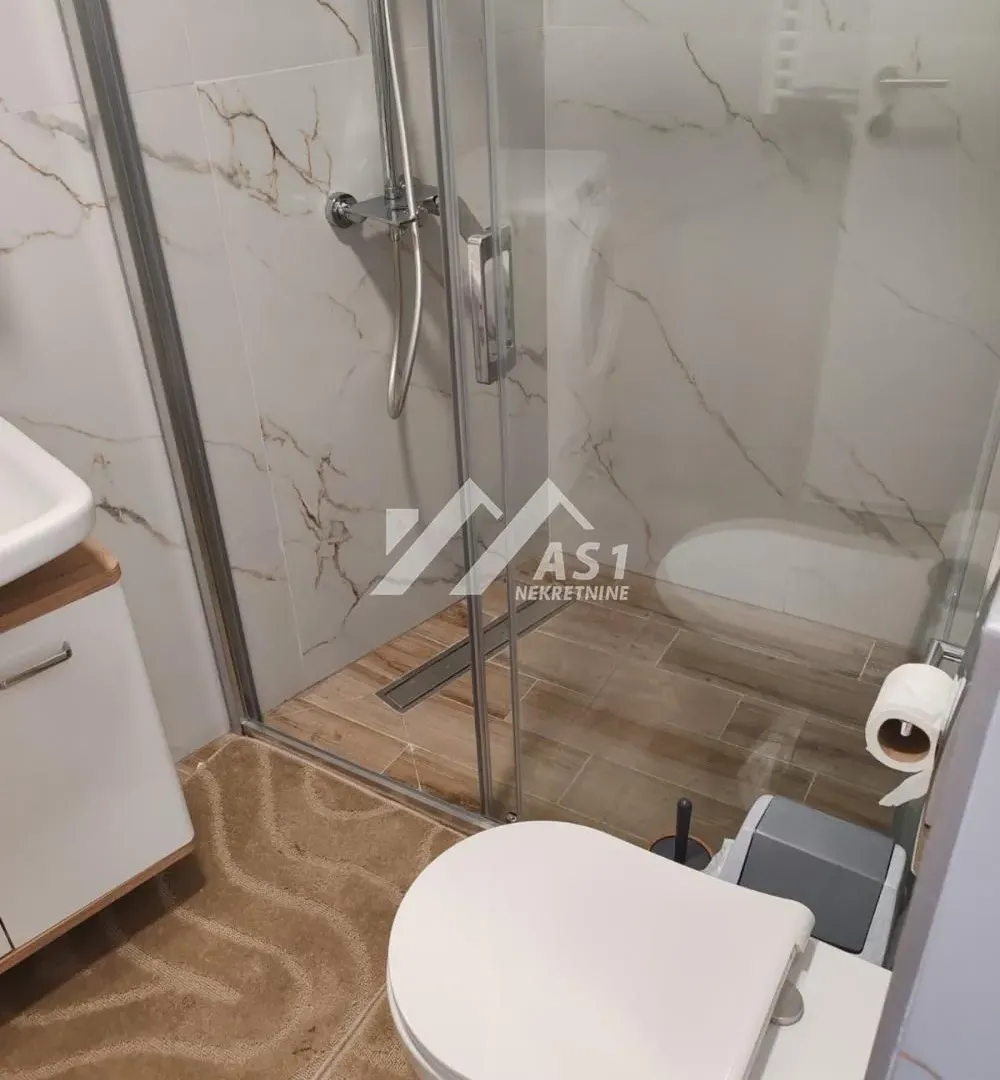 Izdavanje, jednosoban stan, 38m², Rotkvarija, Novi Sad Sve Podlokacije