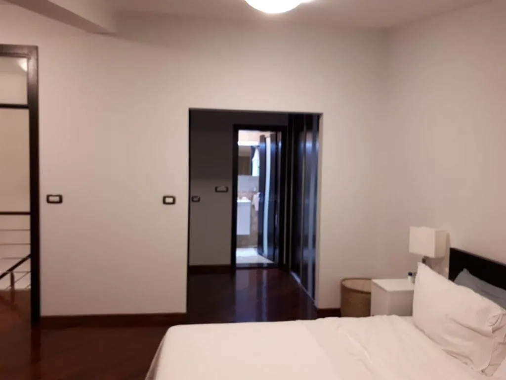 Izdavanje, trosoban stan, 190m², Preko Morače, Podgorica