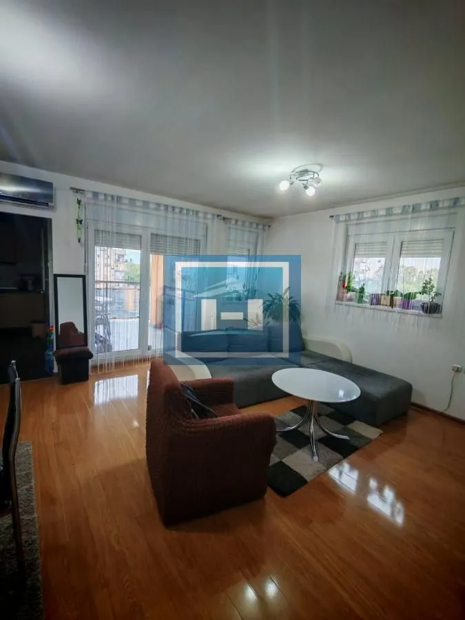 Prodaja, trosoban stan, 68m², Centar, Paraćin