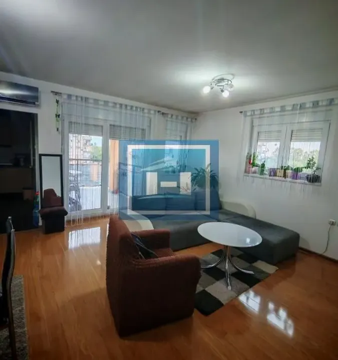 Prodaja, trosoban stan, 68m², Centar, Paraćin