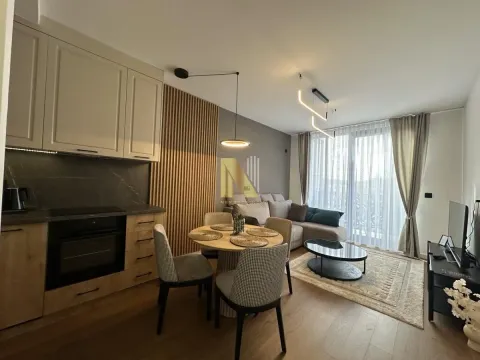 Moderan dnevni boravak sa trpezarijom i kuhinjom. - image 3