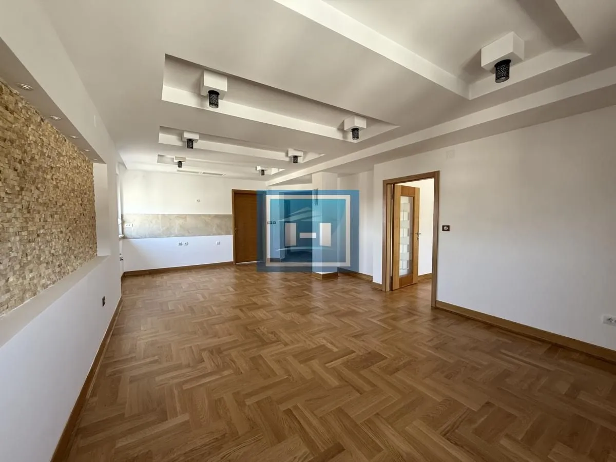 Prodaja, dvosoban stan, 77m², Vašarište, Jagodina