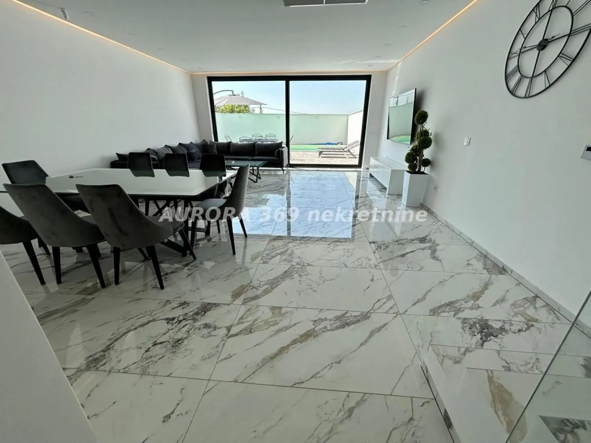 Izdavanje, kuća, 180m², Tatarsko brdo, Petrovaradin
