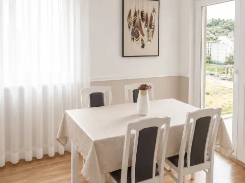 Izdavanje, jednosoban stan, 50m², Blok 9, Podgorica - image 2