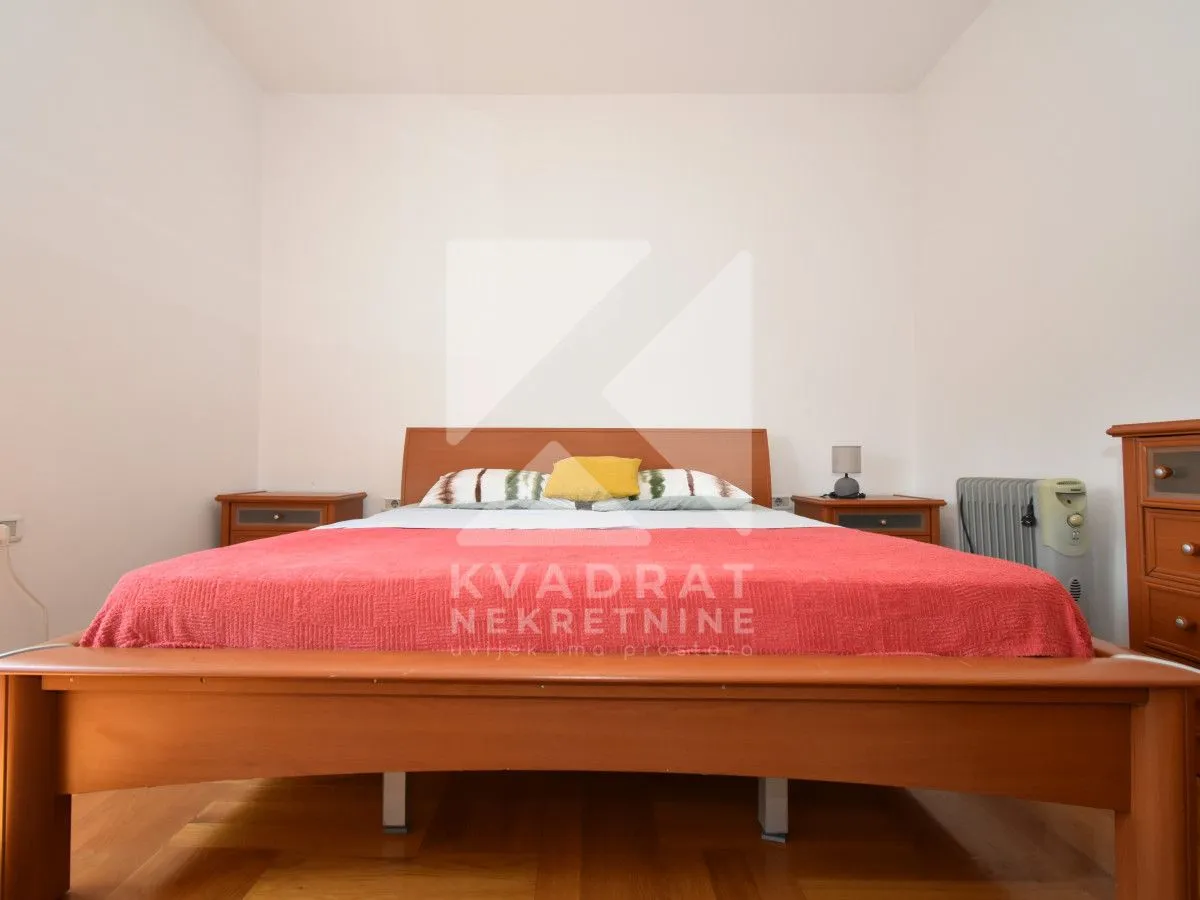 Bedroom with a double bed and nightstands.