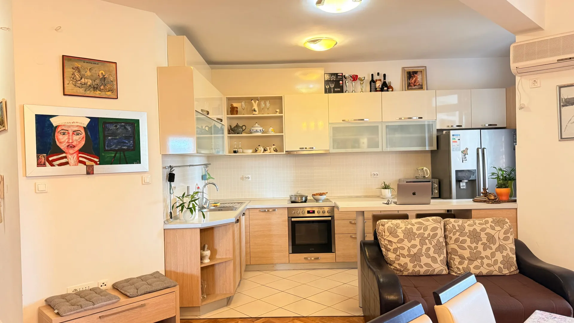Sale, three bedroom apartment, 85m², Soho City, Bar