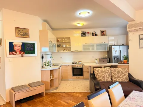 Prodaja, četvorosoban stan, 85m², Soho City, Bar - image 10