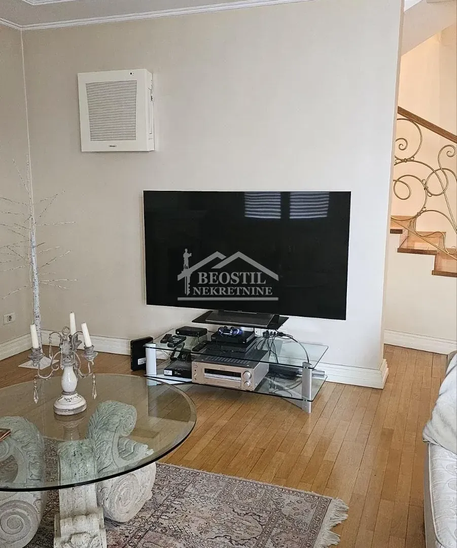 Izdavanje, stan, 191m², Stari Grad, Beograd