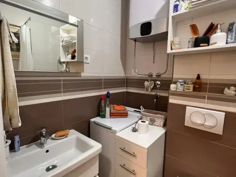 Prodaja, garsonjera, 33m², Centar, Budva - image 9