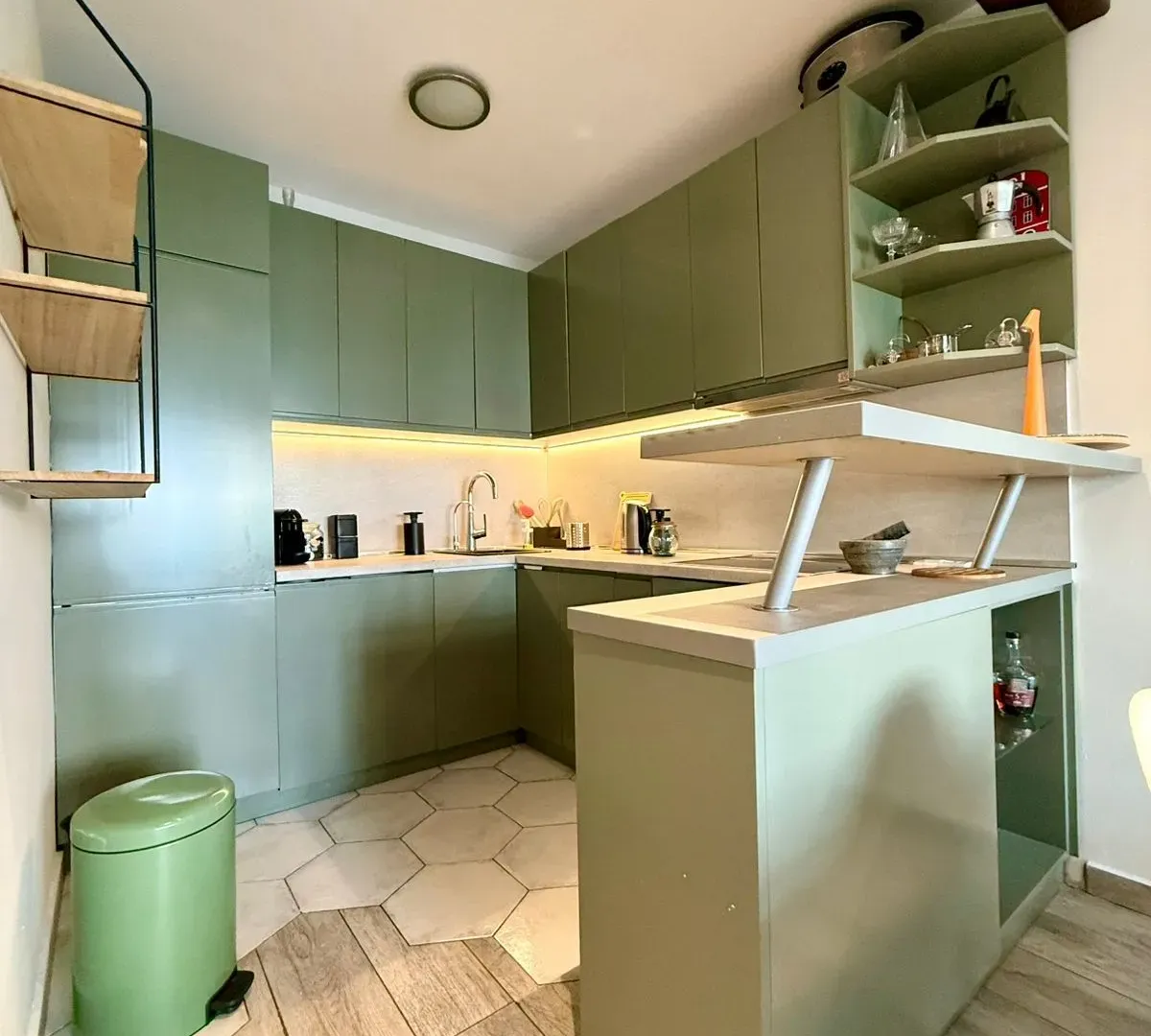 Izdavanje, jednosoban stan, 60m², Blok 5, Podgorica