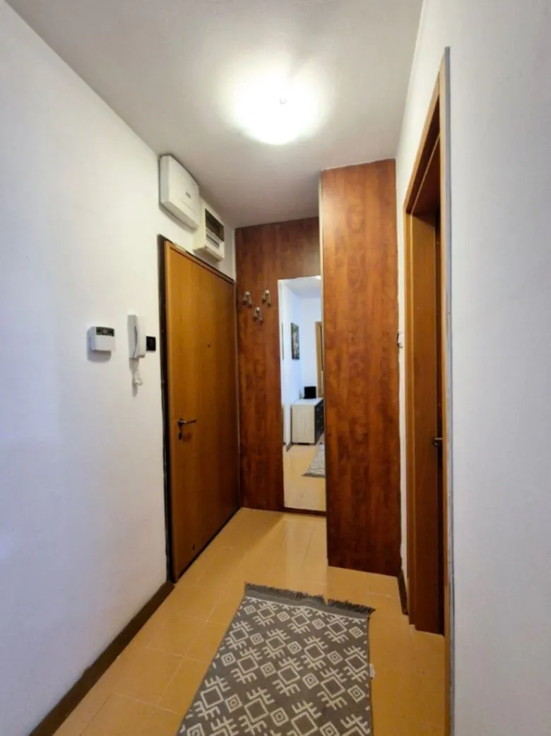 Izdavanje, jednosoban stan, 52m², Zaobilaznica, Budva