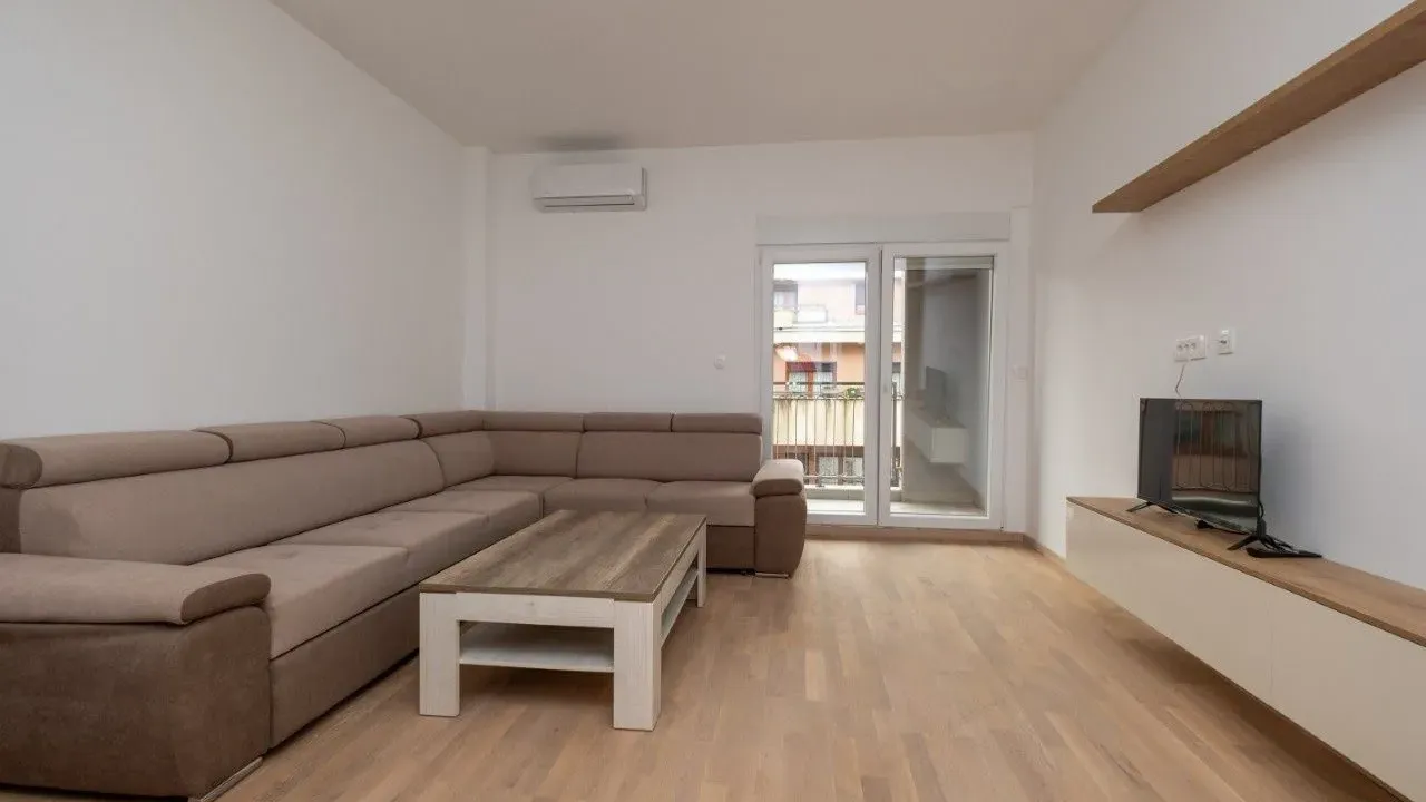 Izdavanje, dvosoban stan, 68m², Momišići, Podgorica