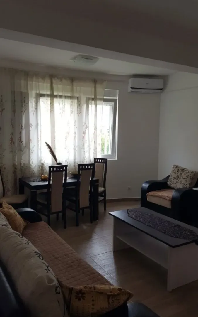 Izdavanje, dvosoban stan, 75m², Dumidran, Tivat
