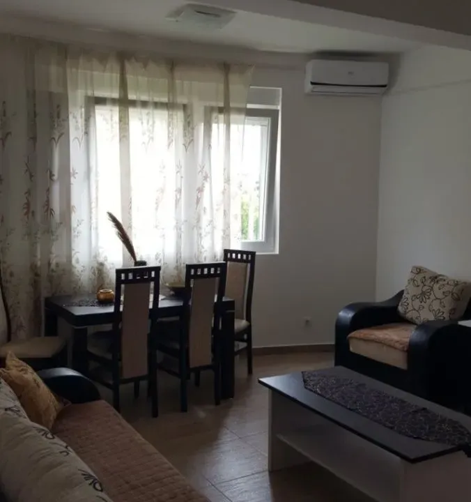 Izdavanje, dvosoban stan, 75m², Dumidran, Tivat
