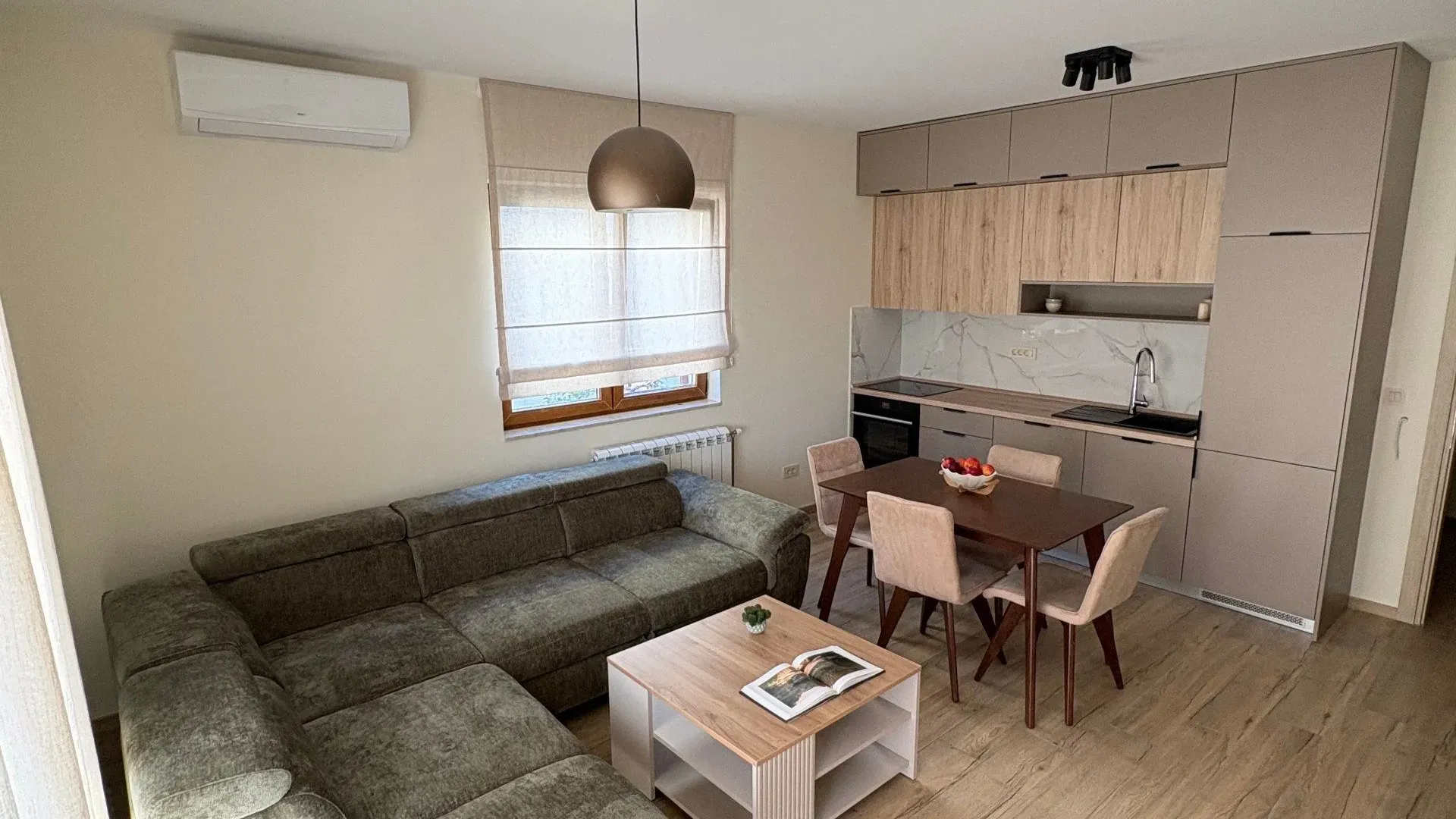 Izdavanje, jednosoban stan, 50m², Tivat, Crna Gora