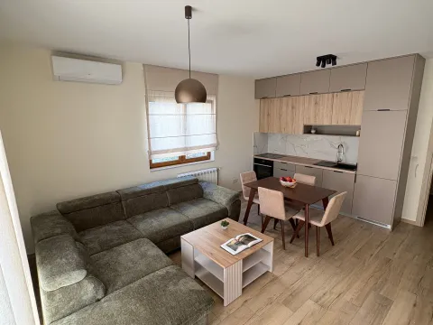 Rent, one bedroom apartment, 50m², Tivat, Crna Gora - image 4