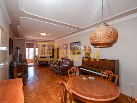 Izdavanje, trosoban stan, 100m², Centar, Podgorica - image 16