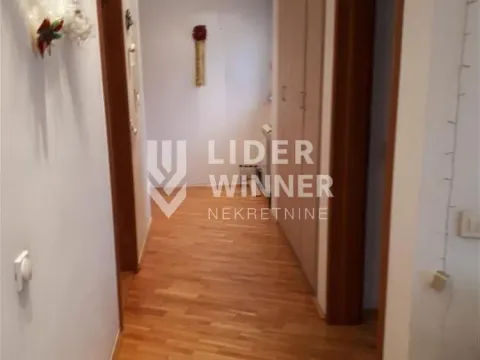 Sale, three bedroom apartment, 80m², Vračar Hram, Vračar Sve Podlokacije - image 2