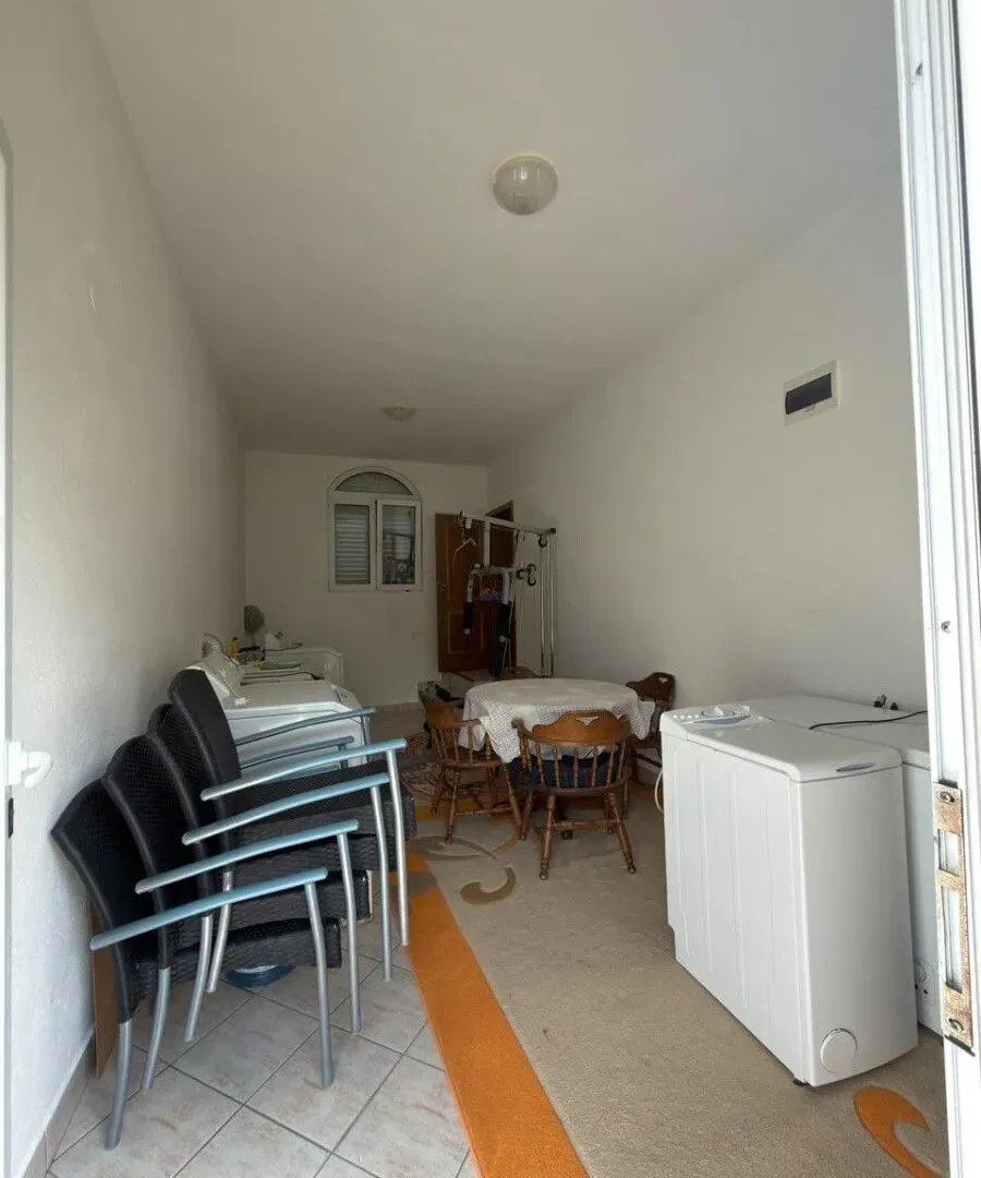 Rent, house, 450m², Zlatica, Podgorica