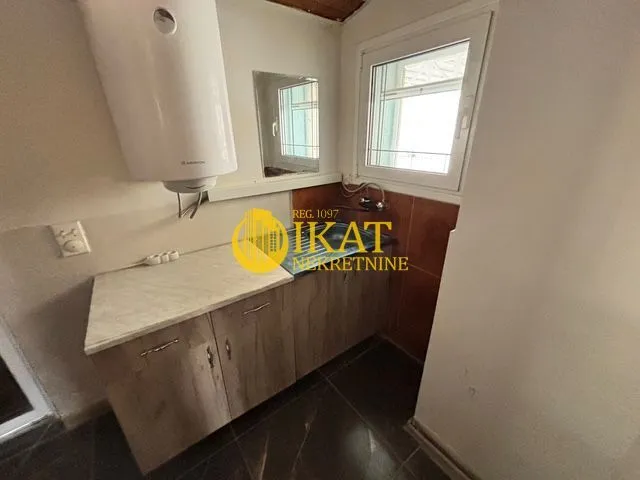 Izdavanje, kuća, 22m², Zemun Centar, Zemun Sve Podlokacije