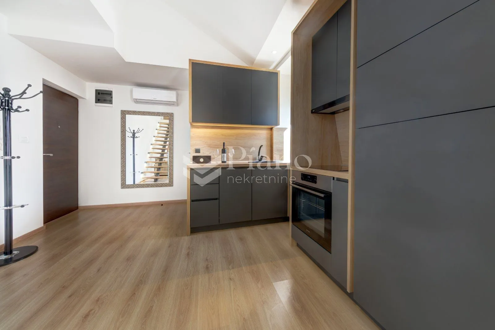 Rent, one bedroom apartment, 45m², Pobrežje, Podgorica