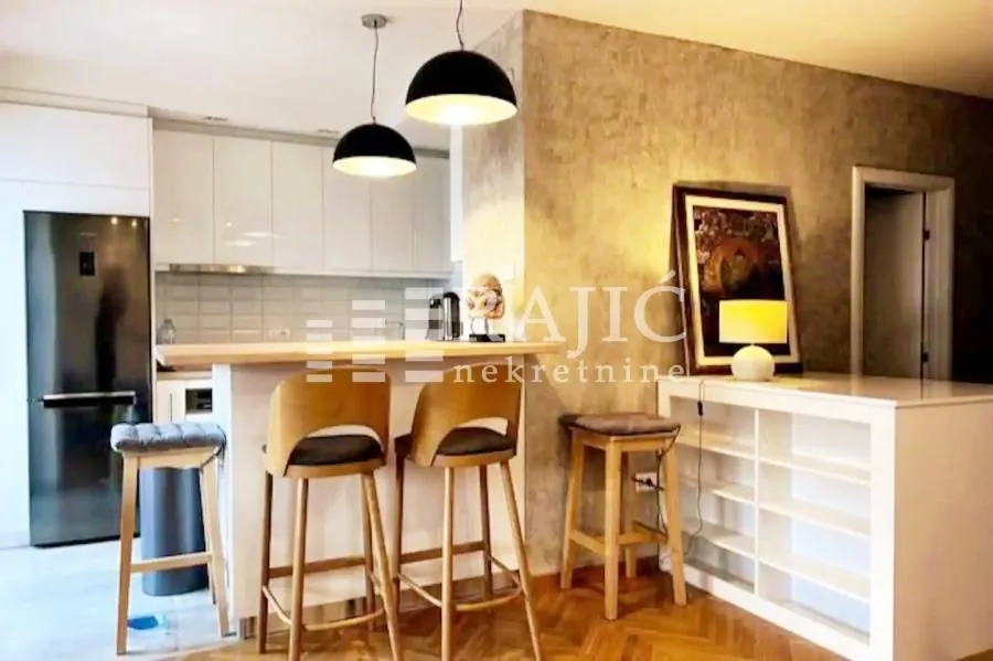 Rent, two bedroom apartment, 70m², Vračar Sve Podlokacije, Beograd