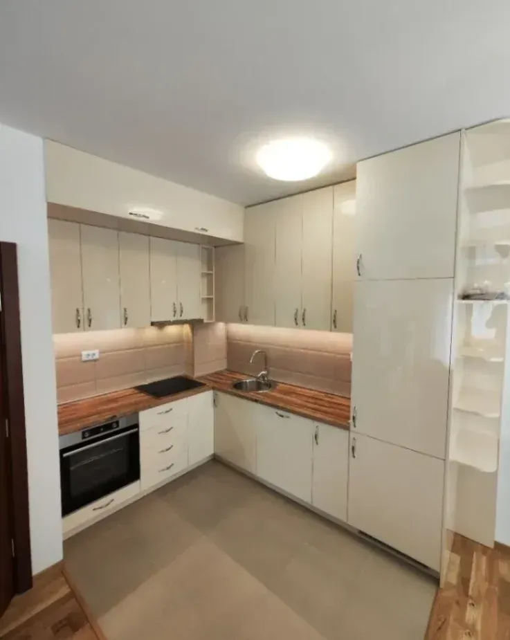 Izdavanje, dvosoban stan, 73m², Tuški Put, Podgorica