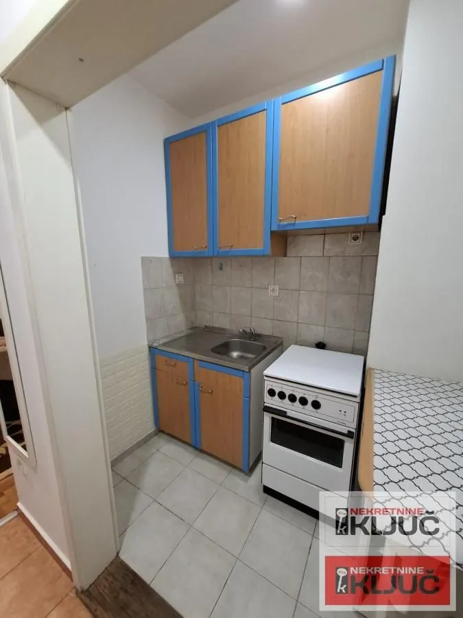 Izdavanje, garsonjera, 26m², Socijalno, Novi Sad Sve Podlokacije