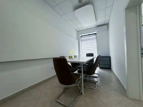 Rent, office space, 100m², Stari Aerodrom, Podgorica - image 4